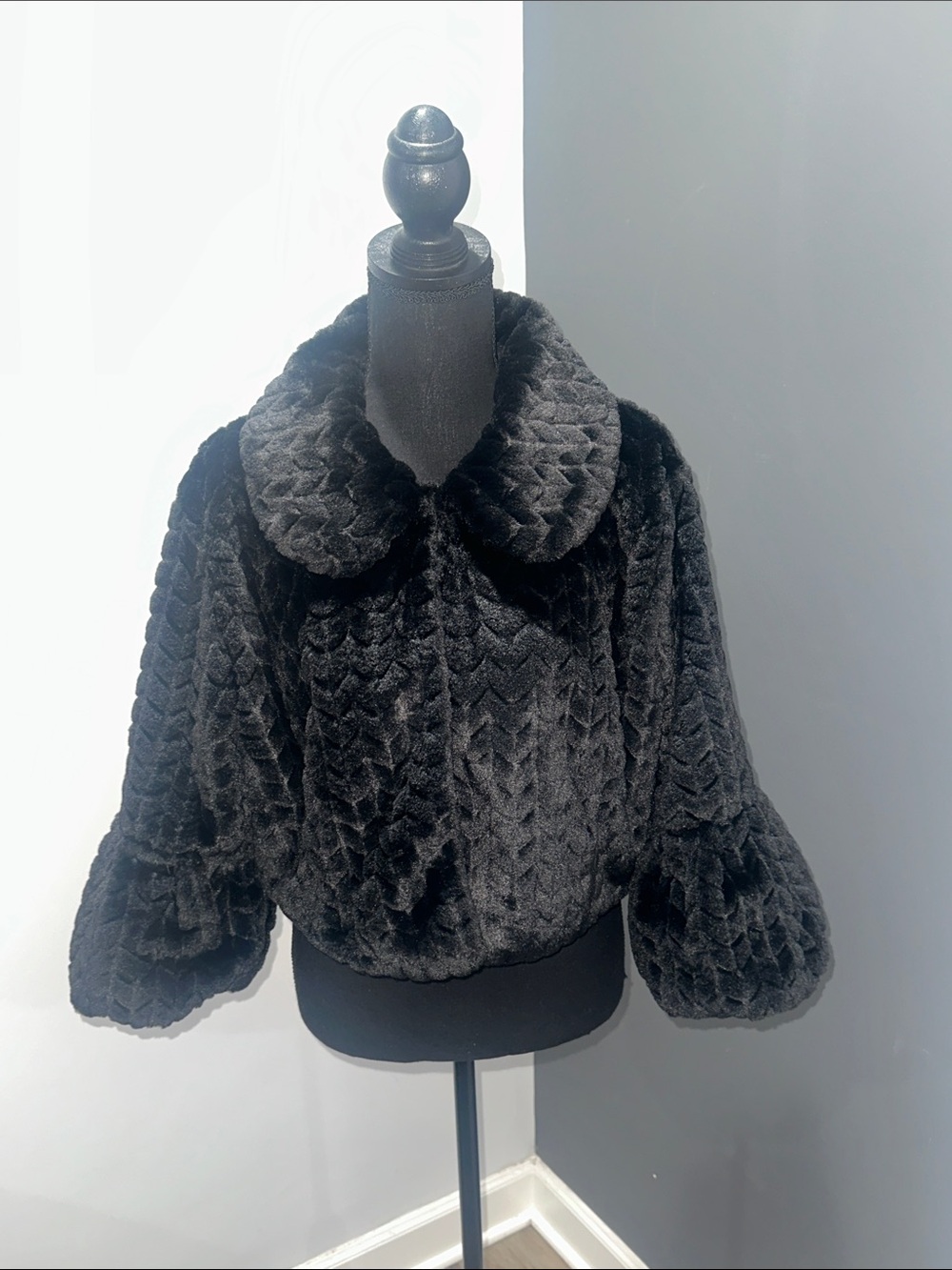 Tacera Black Quilted Faux Fur Cropped Jacket with Rounded Collar